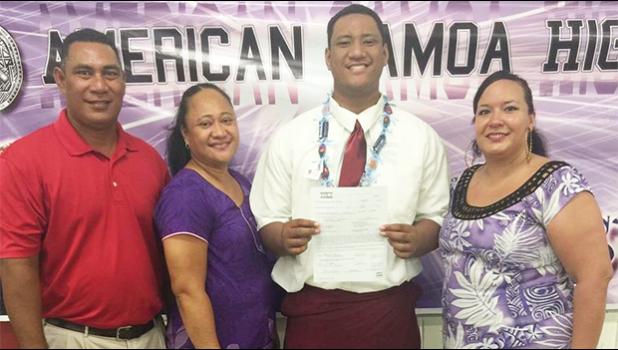 Frederick Mauigoa with family members after signing with Washington State. [photo: Scout.com]