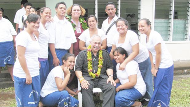 Faleomavaega with Sia Figiel and Iakina Students [courtesy photo]