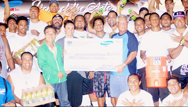 FAUTASI FIVA BEGINS: Last Friday, in Pago Pago, Mr. Ho of H&H Samsung, Ella Gurr of Pago Pago Trading Company with Uta Ifeau and the AETO fautasi team, held a donation ceremony. The companies donated $20,000 worth of supplies such as Gatorade sports drinks, Aquafina water, t-shirts, coolers, water bottles, etc.  —  to help the AETO team during their training for the 2017 Flag Day Fautasi Regatta. [photo: Ese Malala]