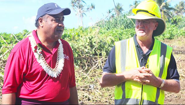 ASTCA chief executive officer, Pulele’iite Liamatua Tufele (left) and Hawaiki program manager for American Samoa, Richard Howarth (right) last Saturday morning giving a briefing to VIPs at Fogagogo on the work carried out laying the Hawaiki cable from the vessel Responder to the Fogagogo landing station.  [photo: FS]