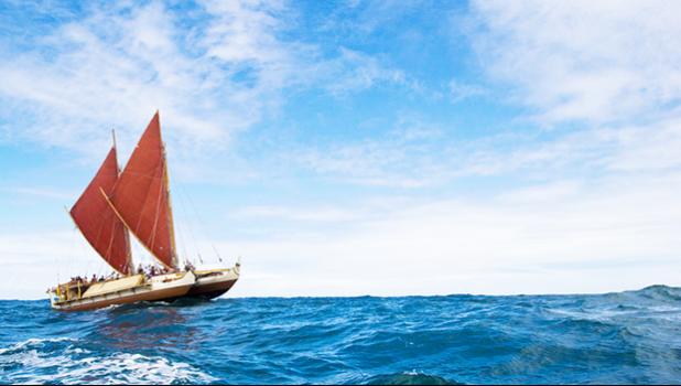 The Hawaiian voyaging canoe, Hōkūle'a, set out on a trip around the world in 2013 to promote traditional sailing techniques and marine conservation. [photo: 'Oiwi Tv / Kaipo Ki'aha] 