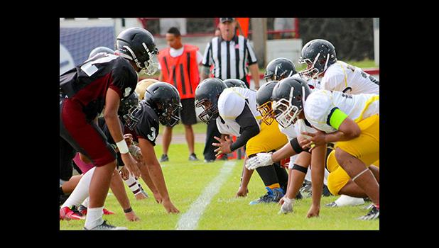 Nu’uuli Wildcats offensive unit facing the Warriors ‘D’ at the line of scrimmage during their JV match. Tafuna lost – their first loss of the season against the lowest seed of the division, Nu’uuli Wildcats 14 - 12. [photo: TG]