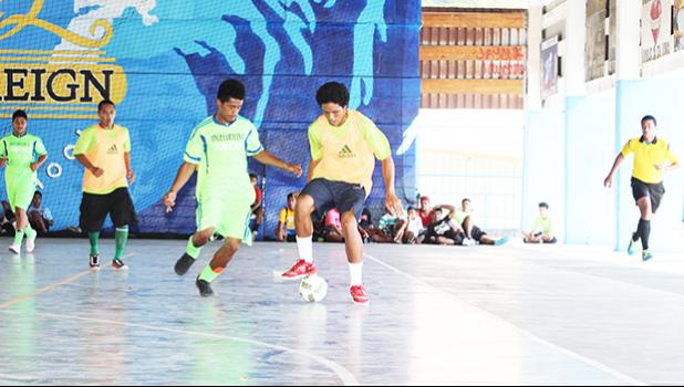 Paul Collins of Lion Heart B in action against Taputimu Youth during their 2017 Futsal Tournament’s pool game at Samoana High School’s gymnasium on Saturday, May 6, 2017.  [FFAS MEDIA/Brian Vitolio]