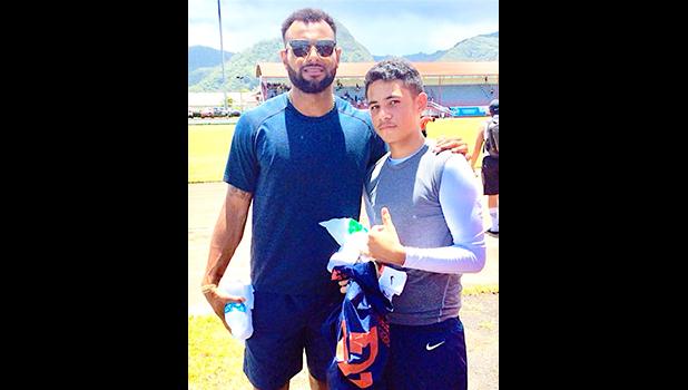 O se va'aiga i le taimi ua fa'atasi atu le ali'i talavou o Louis Murphy, e tupuga atu i Samoa si ona tina, e faia ana a'oa'oga i le fanau talavou sa o'o ane i le Stadium i Tafuna i le aso To'ona'i o le vaiaso ua te'a.  [ata: Ete Lutu]
