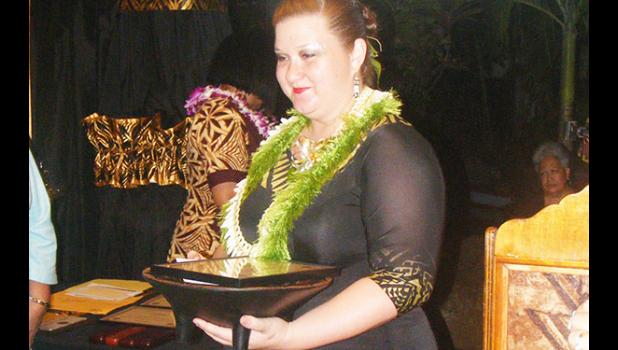 2017 Territorial Teacher of the Year, Dana Love-Ili, receiving a kava bowl, which was among her awards and many prizes for being TTOY, during last week’s ASDOE sponsored TTOY celebratory event at the Tradewinds Hotel Pavilion. [photo: FS]