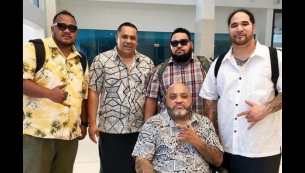 Memories: Mailo Ben Vai (second from left) with Fiji and other artists. (See video at bottom of page.)  [photo: Samoa Observer]