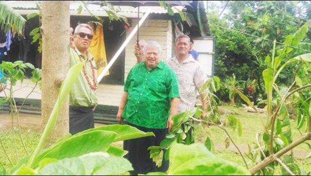   Minister of Education, Sports and Culture, Loau Keneti Sio with Prime Minister Tuilaepa Sailele Malielegaoi. [Samoa Observer]