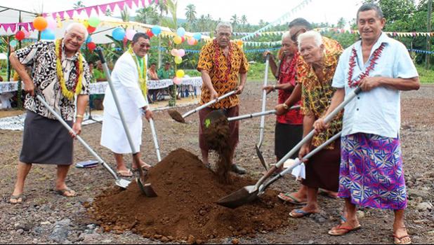  Health Minister Tuitama Dr. Talalelei Tuitama (far left) with chiefs from Satupaitea, Palauli le Falefa and Palauli I Sisifo [Photo: supplied] 
