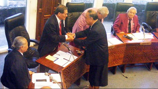 Following his confirmation hearing at the Senate, Department of Human and Social Service director Taeaoafua Dr. Meki Solomona (right) is seen shaking hands with Sen. Magalei Logovi’I, yesterday, on the Senate floor.  [photo: FS]