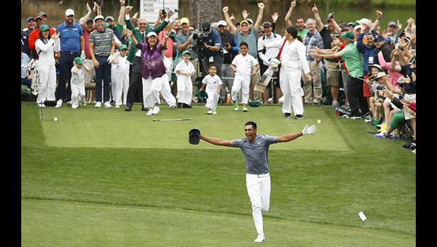 Le ali’i o Tony Finau, i lona fiafia tele i le aso Lulu, Aperila 4, 2018 i le taaloga Tapolo a le Masters i Augusta, Georgia, ona e tasi lana ta ae maua le manuia.  [ata: AP/Carlie Riedel]