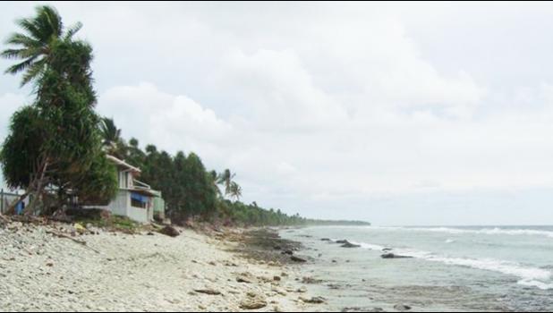 Funafuti's oceanside shoreline, Tuvalu  [Photo: RNZI / Johnny Blades]