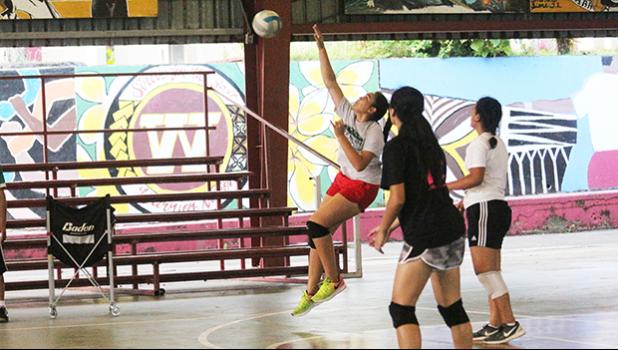 Ana of the Amerika Samoa Girls All-Star Volleyball Team sending off a serve during a practice session held at the Tafuna HS gymnasium, as part of preparations for the JPS Paradise Classic III in the Aloha State.  [photo: TG]