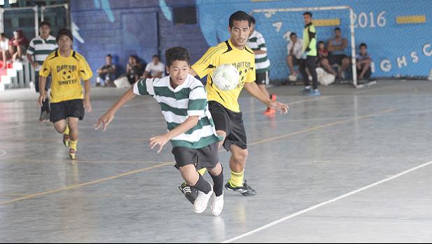 Vaha Tua of Vaiala Tongan in action against Vaitogi United on Match Day 3 of the 2017 FFAS Futsal Tournament at Samoana High School’s gym in Utulei on Saturday, May 20, 2017.   [FFAS MEDIA/Brian Vitolio]