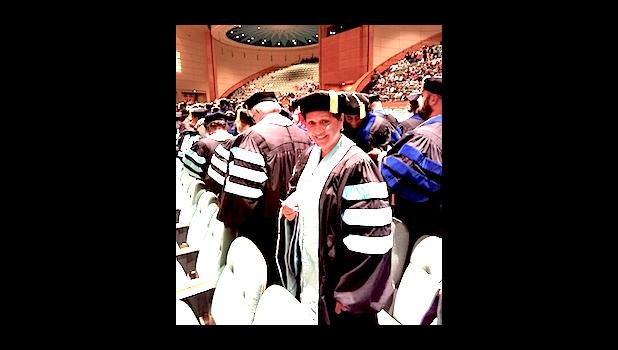 Fa’aletino Sala Roberts faauu mai le Capella University  [ata foai]