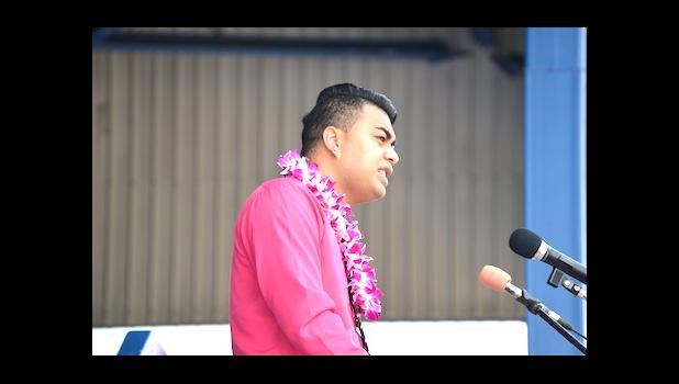 Le susuga a Tuafaleloa Fanolua, o se tasi o tama fanau a le atunu’u o lo o galue i lalo o le polokalame lea na fa’atula’i e le afioga i le ali’i kovana ia Lolo Matalasi Moliga, e maua ai avanoa o fanau ua fa’au’u mai i aoga i fafo ma fa’ailoga e galulue ai i Ofisa o le malo.  [ata AF]