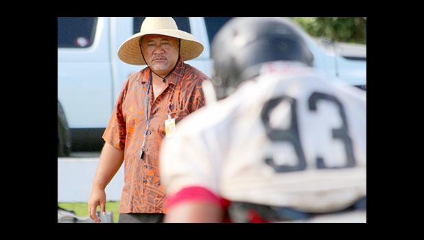 Nu’uuli Wildcats Head Coach Tupa’i Rod Atafua encouraging his players – during the hardest part of any football team’s practice — conditioning.  [photo: TG]