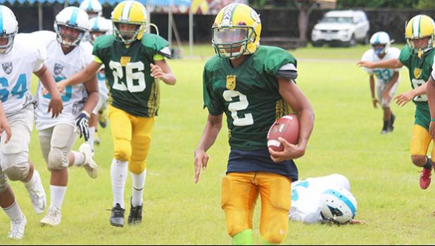 Coming back from an injury, Ricky Tusitala Sipa turned his first run of the game back from the bench into a 72-yard touchdown reception, the longest rushing touchdown of their match up against the Panthers that came late in the third quarter of play. Sipa helped the Packers in their 32 - 6 victory over the Panthers. [photo: TG]