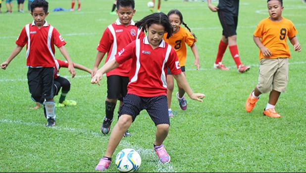 Players of the 7-9 mixed division in action