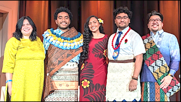 Imanueli Davetawalu (second on the left) 