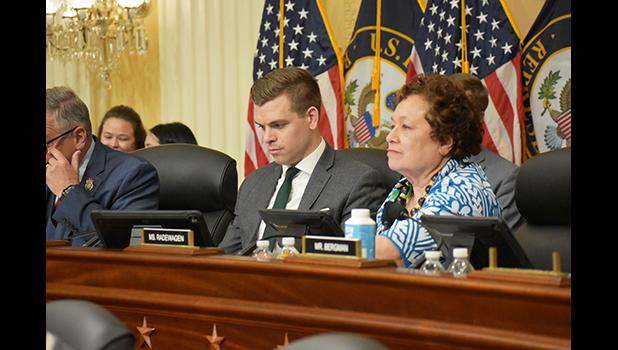 Amata in veterans committee meeting