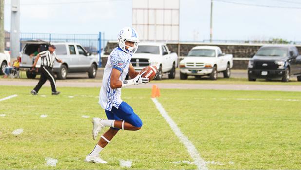 Samoana Sharks' Elliot Lelei with his first score of the game, a long pass by Feala that netted the opening touchdown of the match. Elliot Lelei caught 4 touchdown passes from Feala in a lopsided 34-8 win against Leone last Saturday. [photo: TG]