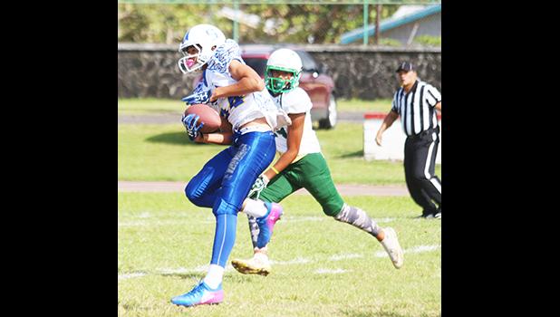 Sam Mikaele of Samoana securing a catch and heading towards the end zone to score the opening touchdown of the game against the Lions last Saturday morning. Mikaele helped the Sharks to a 34- 6 victory over Leone. [photo: TG]