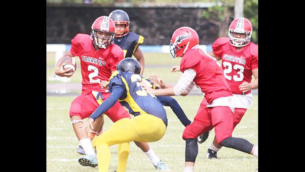 Steven Fiso of Faga’itua returning a kick-off for the Vikings in the third quarter of their Varsity game last Saturday morning against Nu’uuli.  [photo: TG]