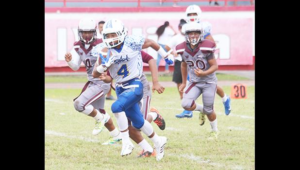 Kobe Lefiti storming through midfield to take this one to the end zone for a 50-yard touchdown reception – a pass from Tanielu at midfield connected with Lefiti’s slant route to the middle that scored Samoana’s second touchdown of the game in JV competition. [photo: TG]