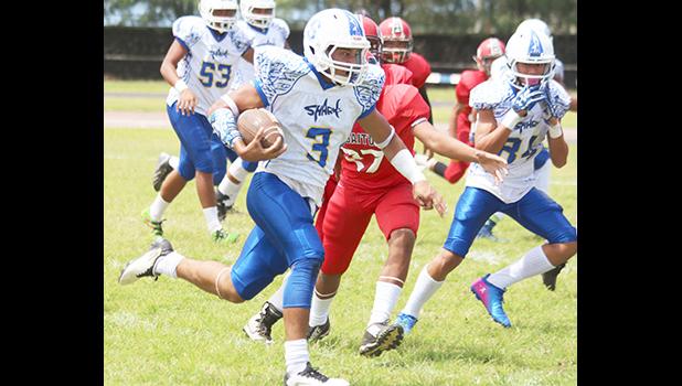 Paul Fano of the Sharks storming towards the end zone with this pitch play to score his second touchdown of the game in their huge 32 - 6 victory against Faga’itua, in the JV Division.  [photo: TG]