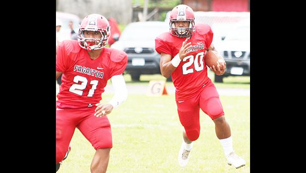 Faga’itua Vikings Advent Migi following his blocker Pitonu’u Ah Sue on his way towards the sidelines on a pitch play, during the opening half of their Varsity match up against the Warriors last Saturday afternoon. The Vikings lost to the Warriors in a one- possession game 30- 22. [photo: TG]