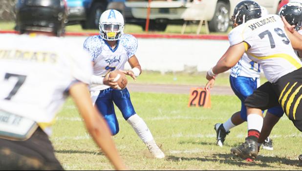 Jr. Tanielu of the Sharks scrambling with the ball after not finding an open receiver - one of the most vulnerable times for any defensive unit. Tanielu is one of the most dangerous running quarterbacks in the ASHSAA league. [photo: TG]