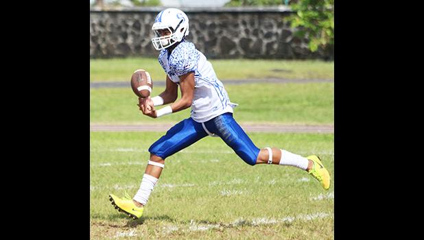 Fitu Amata catching the opening touchdown pass of the game, early in the first quarter of their match up against the Nu’uuli Wildcats last Saturday morning at the Veterans Memorial Stadium. Amata led the Sharks to a 28-2 victory over the Wildcats.  [photo: TG]