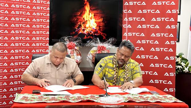 ASTCA Chief Executive Officer, Falelimu Chuck Leota and Minister of Communication and Information Technology of the Samoan Government, Toelupe Poumulinuku Onesemo sign the Memorandum of Understanding to jointly further engineering and broadband advances. [courtesy photo Signing MOU,Falelimu Chuck Leota,Toelupe Poumulinuku Onesemo