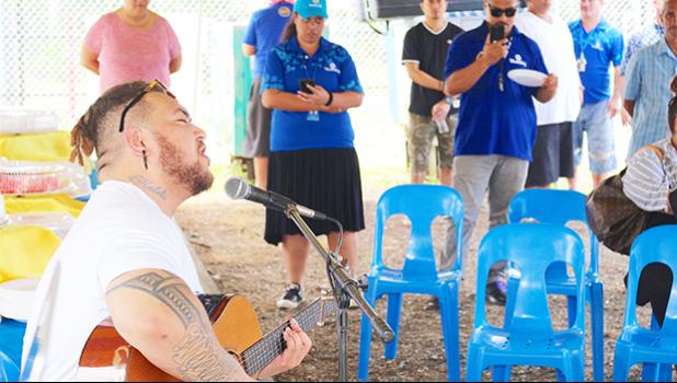 Yesterday at the Bluesky Headquarters in Tafuna, Spawnbreezie’s helped introduce Bluesky’s 4G+ network. He is having his first concert in the territory this Saturday, sponsored by Bluesky. He spoke briefly at the press conference, congratulating Bluesky for raising the bar in communications on island and in the Pacific and thanking them for the opportunities afforded to the community and the youth. [photo: TG]