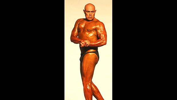 Overall Men’s Masters Winner – Floyd Scanlan flexing for the judges. [photo: TG]
