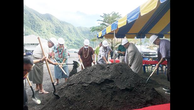 [l-r] Chief Associate Judge Mamea Sala Jr., Secretary of Samoan Affairs Mauga T. Asuega, Gov. Lolo Matalasi Moliga and others turn the soil 