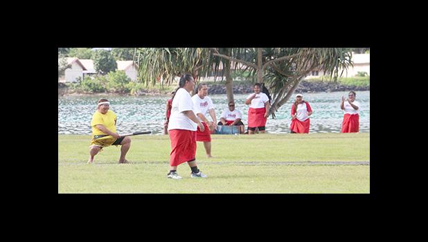 O le va’aiga i le tama’ita’i o le Moso’oipala ua matua fuli e fai le fa’aluma latou ina ia fa’aleaga ai le talitua a tama’ita’i mai Fagasa. O se ta’aloga matagofie lea fetauiga. [ata: THA]