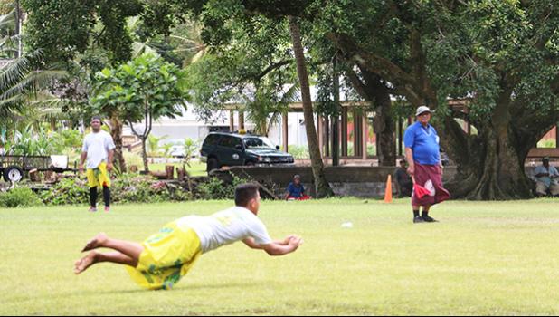E pei lava o le felelei a le au tatafiti a Bruno lea maimoaga a le to’atele i le faiva o tama nei ae oso e tuli le polo toe maua lelei le sapo. OK a le mea, e alu atu fo’i i le aiga, o talileleia mai e le ‘aiga fiafia. [ata: THA]