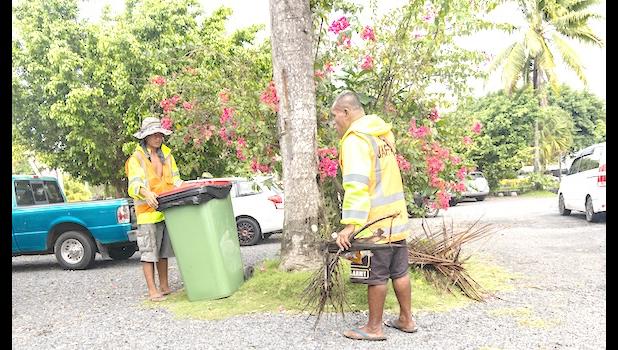 People are urged to clean up and removes places where mosquitoes can breed. (Photo: Samoa Observer) clean up effort