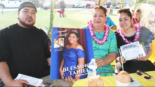 [l-r] Pita ‘Pete’ Tanielu, with his mother, Sapapali’i and sister, Edwina last Saturday at Lions Park