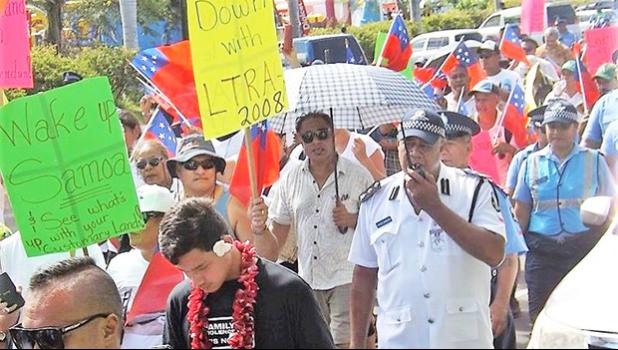  There was a heavy police presence in Apia as about 200 people turned out to protest against land laws. [Photo: RNZI / Autagavaia Tipi Autagavaia] 