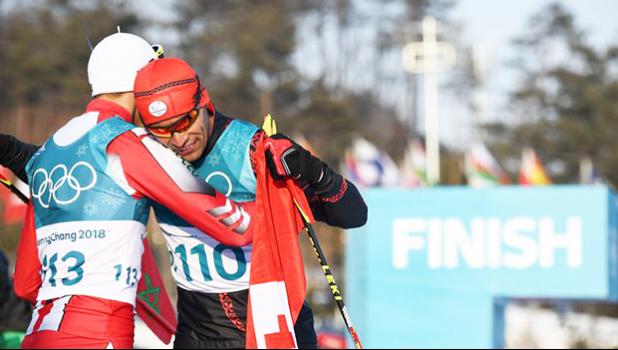  Morocco's Samir Azzimani (L) congratulates Tonga's Pita Taufatofua after he crossed the finish line during the men's 15km cross country freestyle at the Alpensia cross country ski centre during the Pyeongchang 2018 Winter Olympic Games on February 16, 2018 in Pyeongchang.  [AFP PHOTO / FRANCK FIFE vis RNZI]