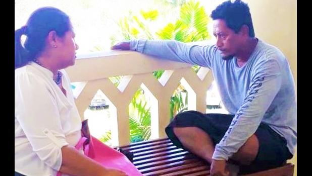 Taualai Leiloa talking with his lawyer. 