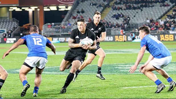 First half try by Sonny Bill Williams.  The New Zealand All Blacks defeated Manu Samoa 15s 78-0 at Eden Park, Auckland, New Zealand.   [Photo: Barry Markowitz]