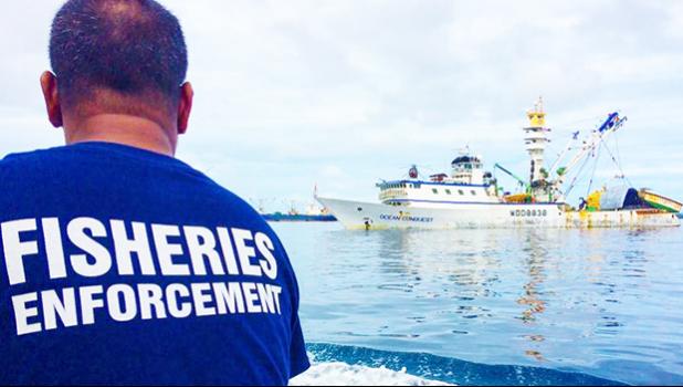 A fisheries officer in Majuro heads out to to inspect purse seine fishing vessels anchored in Majuro's lagoon. Photo: Francisco Blaha A fisheries officer in Majuro heads out to sea