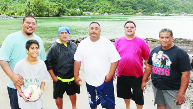 Le Afioga i le Utaife’au ia Leonard Sonoma (center) and committee members of the Paepaeulupo’o II from the village of Aua – posing for a Samoa News group photo in front of their – ‘Faleva’a’ – yesterday evening. Uta’ife’au will be taking the helm of the Paepaeulupo’o II again for the 2017 Flag Day Fautasi Regatta. [photo: TG]