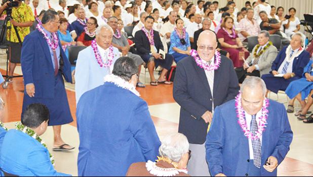 Taitai o le Tafatolu o le faigamalo a Amerika Samoa i le taimi na ulufale atu ai i totonu o le Fale Laumei, mo le amataina o le sauniga e tatala aloaia ai le tauaofiaga lona 2 a le Fono Faitulafono i le taeao ananafi. [ata AF]