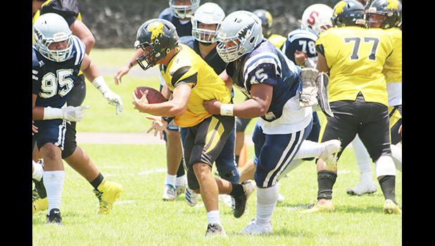 Tillus Sala of the Samoana Sharks apprehending Nathaniel Maea