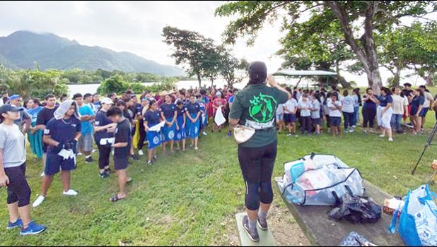 Finafinau clean up participants