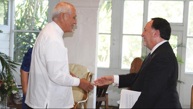 His Highness Tui Atua Tupua Tamasese Efi congratulates Mario Bot, the new High Commissioner of Canada who arrived in Samoa last month.  (Photo JL)